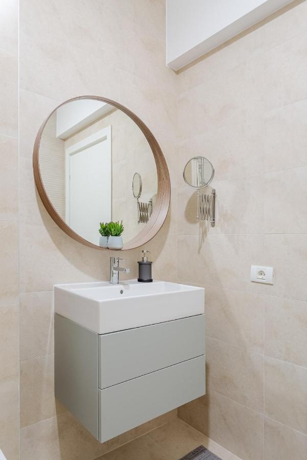 Il Lago - Azur - Cozy Luxurious Smart By The Lake Apartment Voluntari